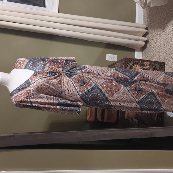 Venus dress NWOT - Picture 4 of 7